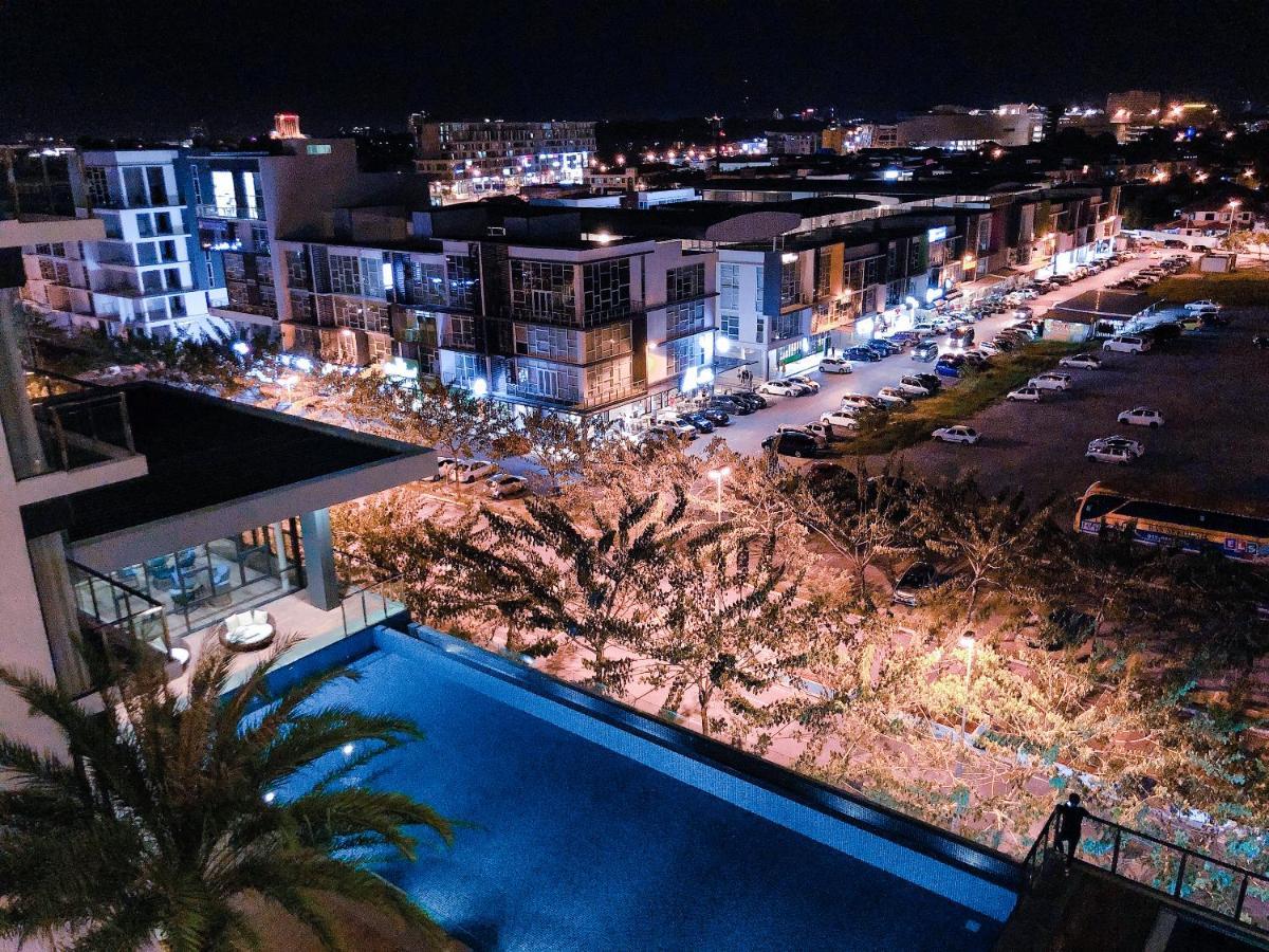 Cat City Mediterranean Theme City&Pool View Homestay 貓城地中海主題城市泳池風景民宿 كوشنج المظهر الخارجي الصورة