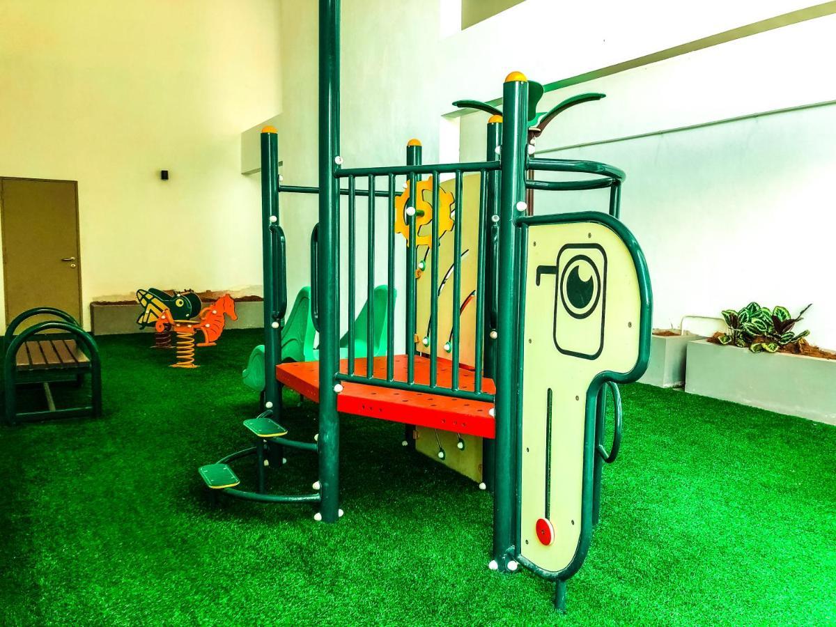 Cat City Mediterranean Theme City&Pool View Homestay 貓城地中海主題城市泳池風景民宿 كوشنج المظهر الخارجي الصورة