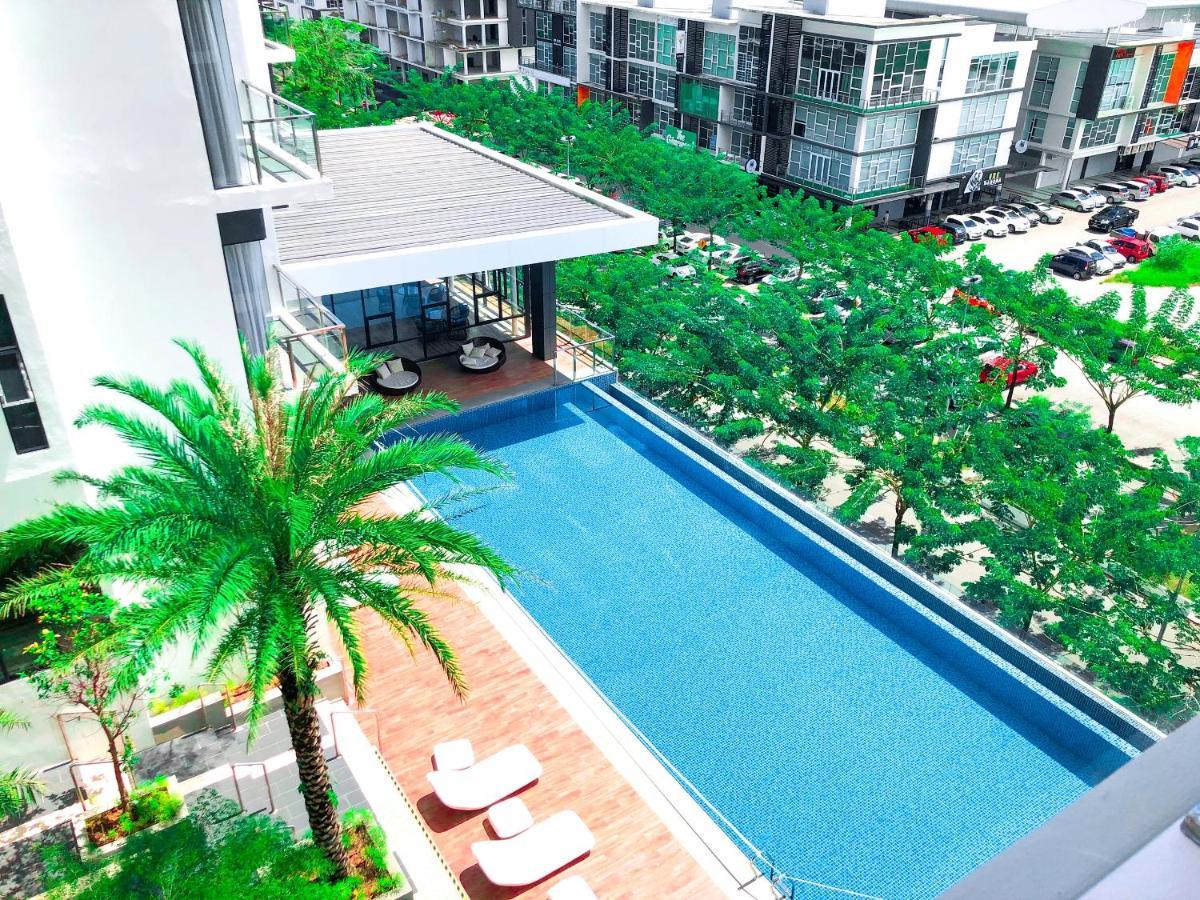 Cat City Mediterranean Theme City&Pool View Homestay 貓城地中海主題城市泳池風景民宿 كوشنج المظهر الخارجي الصورة